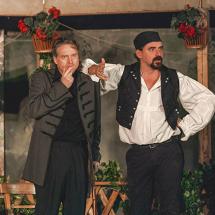 A vén bakancsos és a fia a huszár