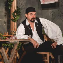 A vén bakancsos és a fia a huszár